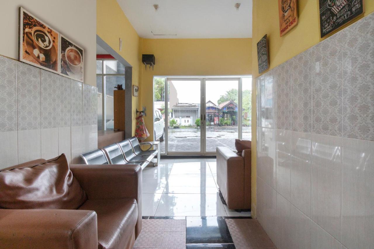 Spot On 2425 Salina Hotel Syariah Sidoarjo Eksteriør bilde