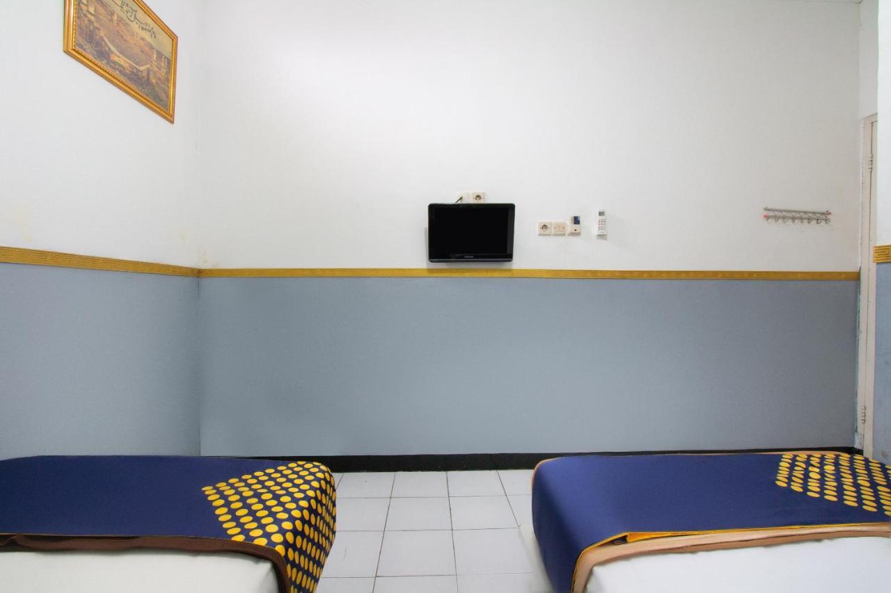 Spot On 2425 Salina Hotel Syariah Sidoarjo Eksteriør bilde