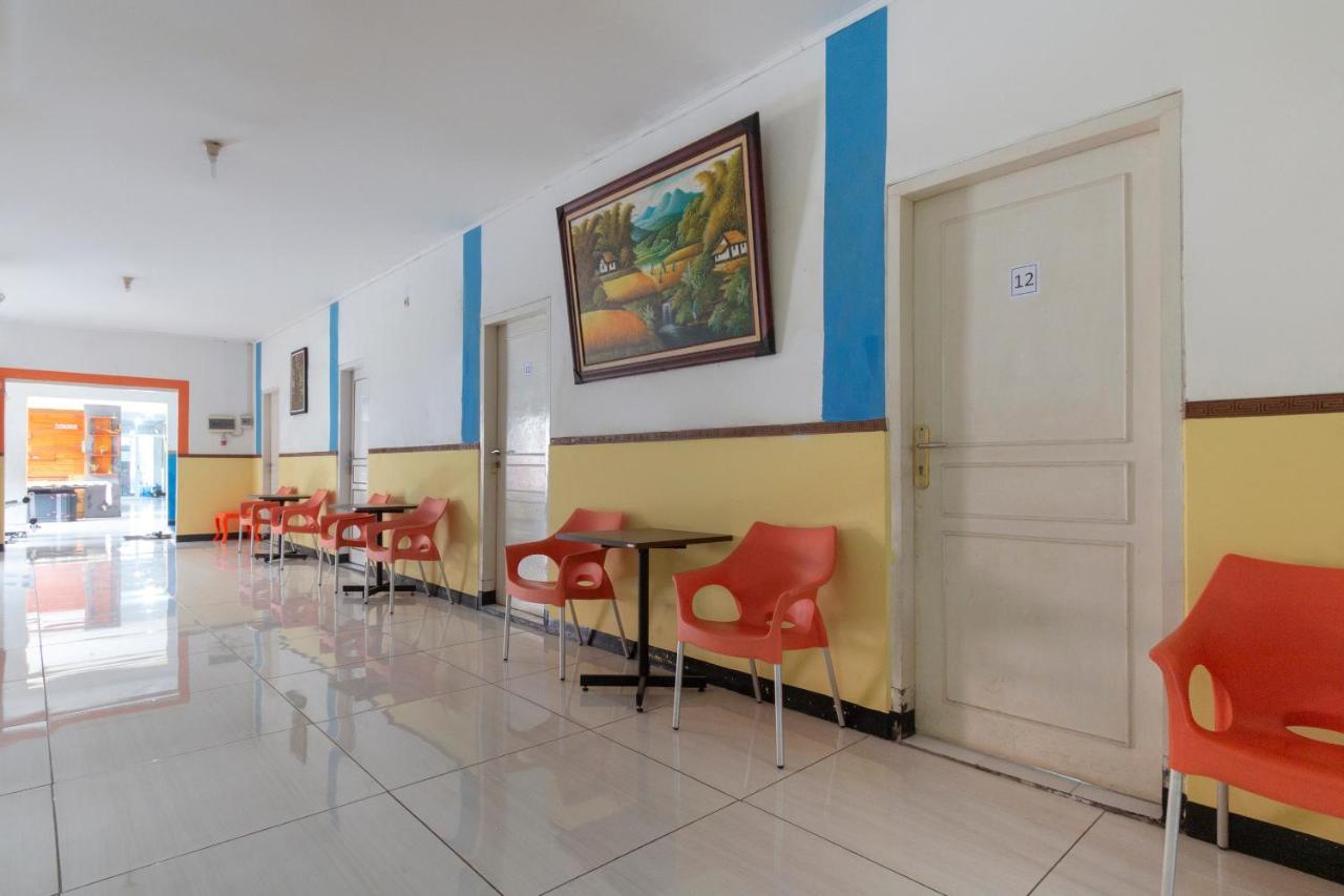 Spot On 2425 Salina Hotel Syariah Sidoarjo Eksteriør bilde